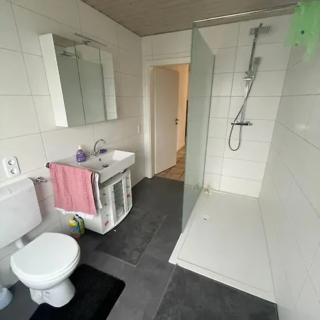 Monteurs Am Messezentrum 게스트하우스 *